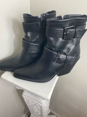 Esprit Black Buckled Pointed Toe Ankle Booties